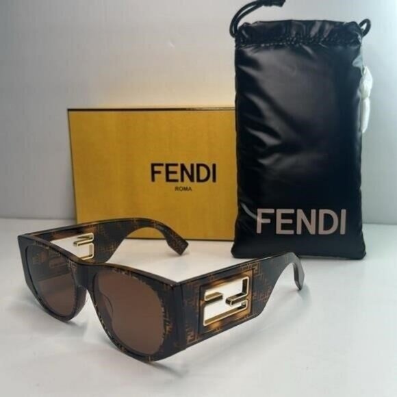 New 💯Authentic FENDI Baguette FE40109I 55E Sunglasses - Picture 11 of 11